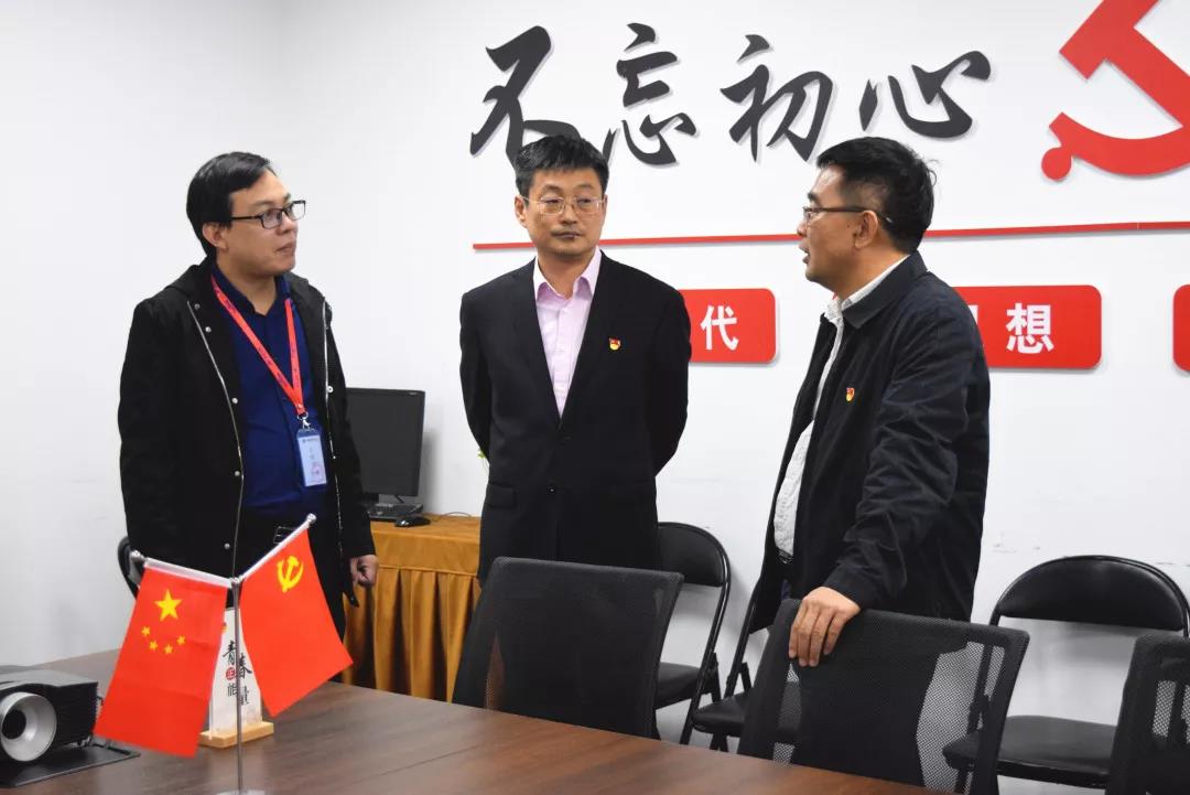 中共安陽市委網信辦主任路玉軍、副主任王曉萌等一行人蒞臨安陽青峰網絡指導工作